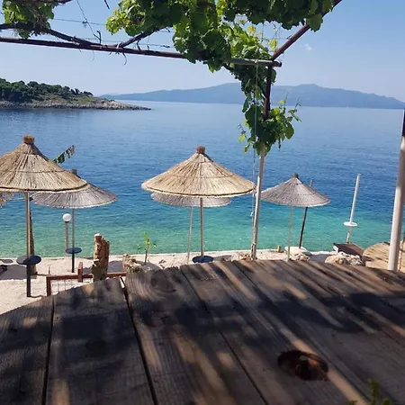 Xhefri 宾馆 Sarandë